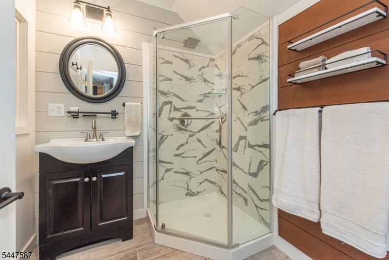 Full bath in det structure