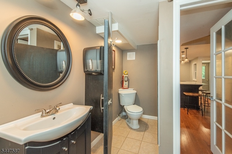 Half bath in Det structure