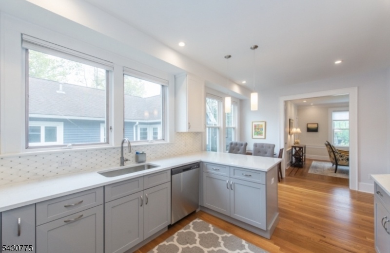 Eat-in Kitchen