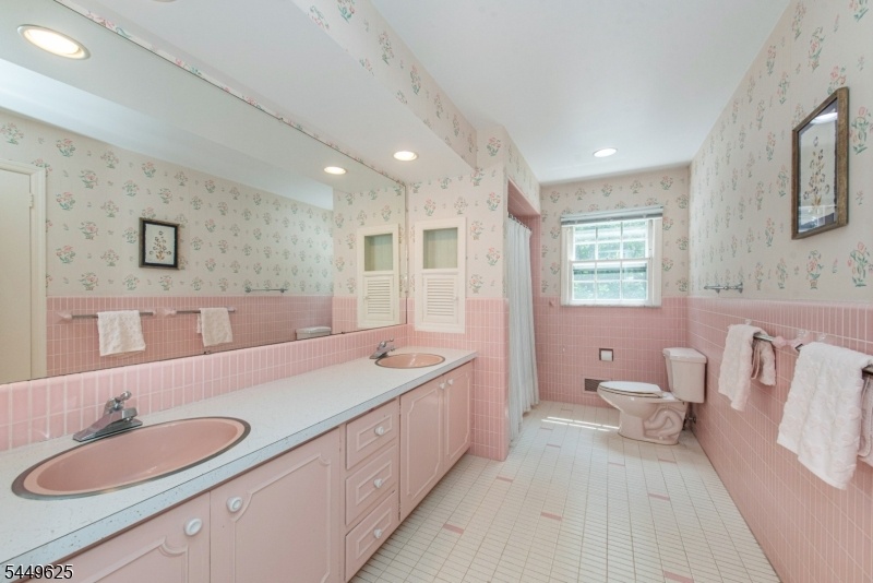 Full Bathroom #2