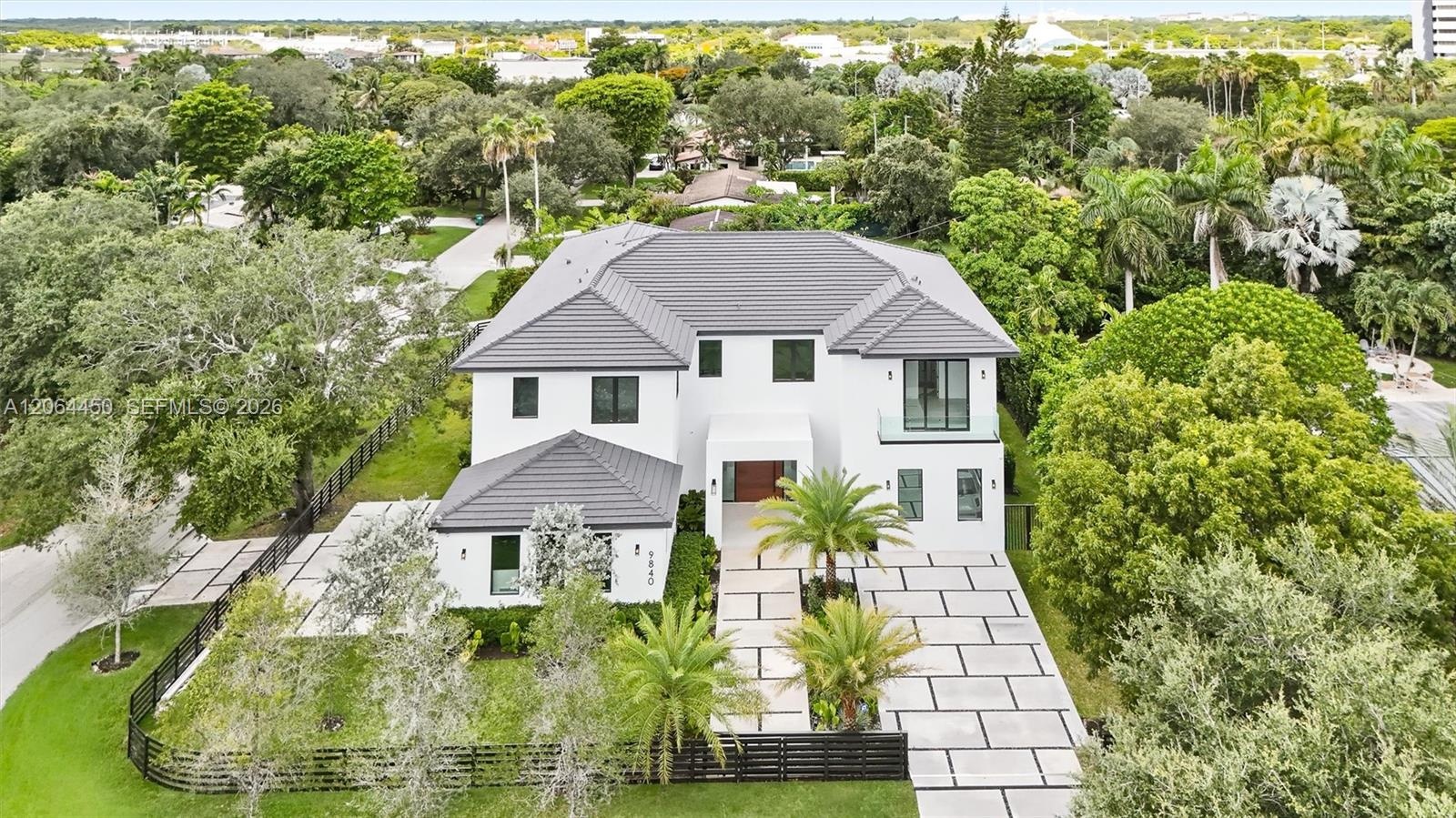 Corner lot in North Pinecrest just 5 minutes away from mayor highways.