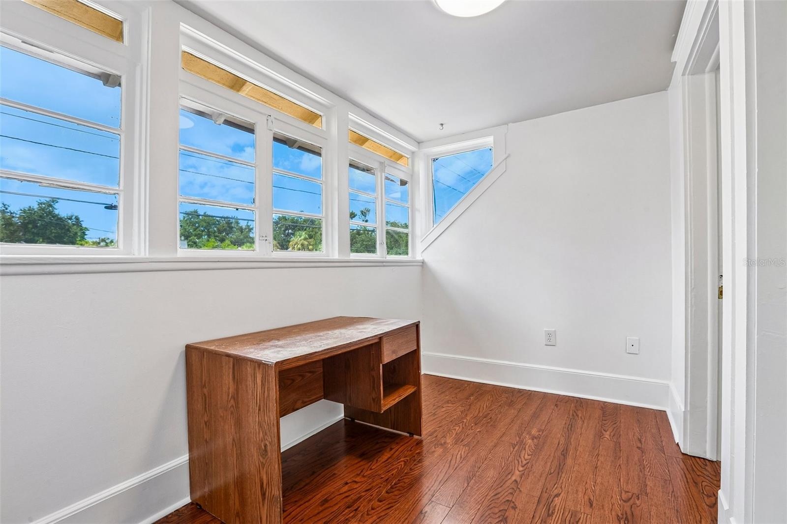 Bonus room accessible by both upstairs bedrooms
