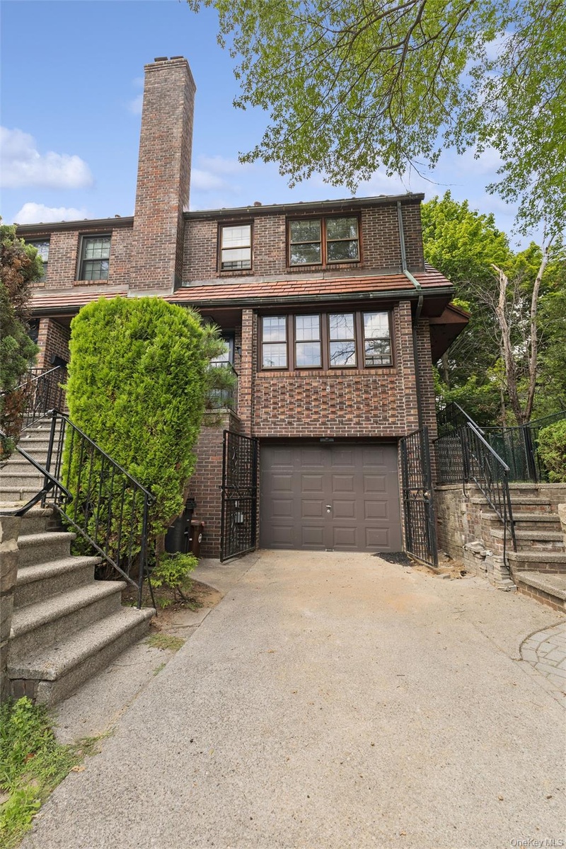 Welcome Home  Private Driveway and one car garage