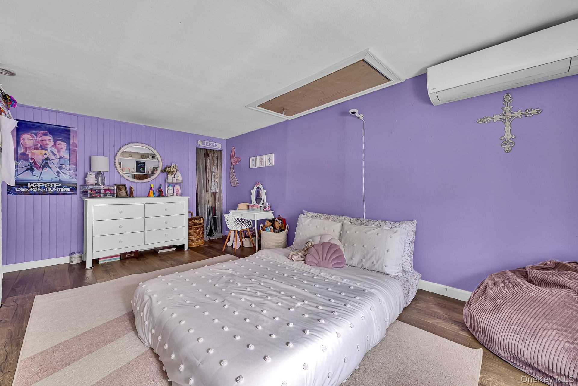 Upstairs Bedroom 2