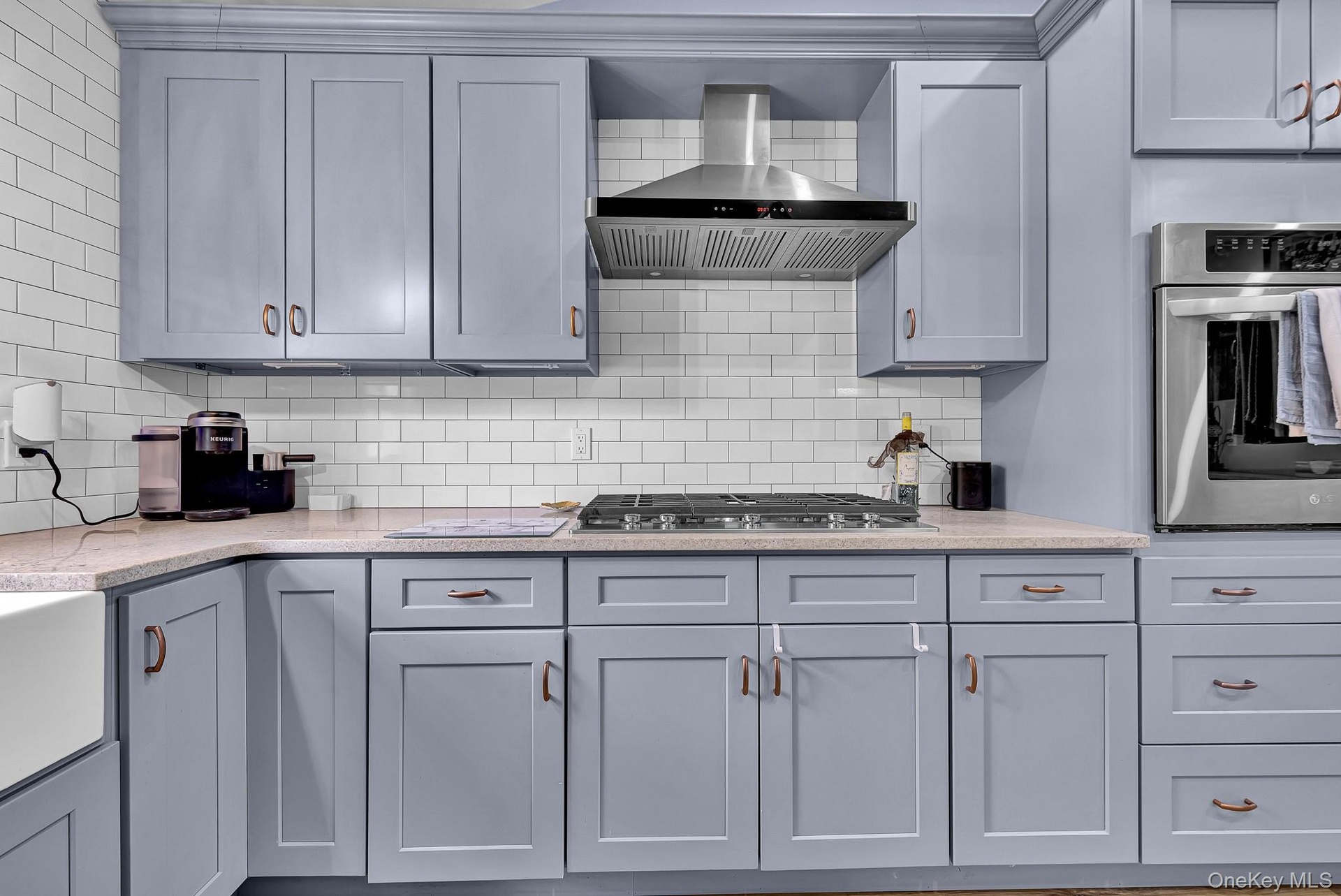Propane Gas Stove with Stainless Steel Appliances