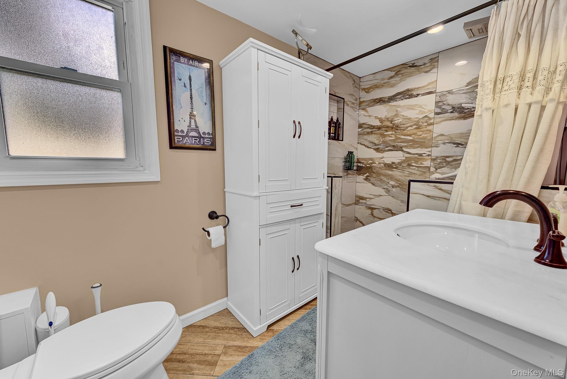 Primary En-suite Bathroom