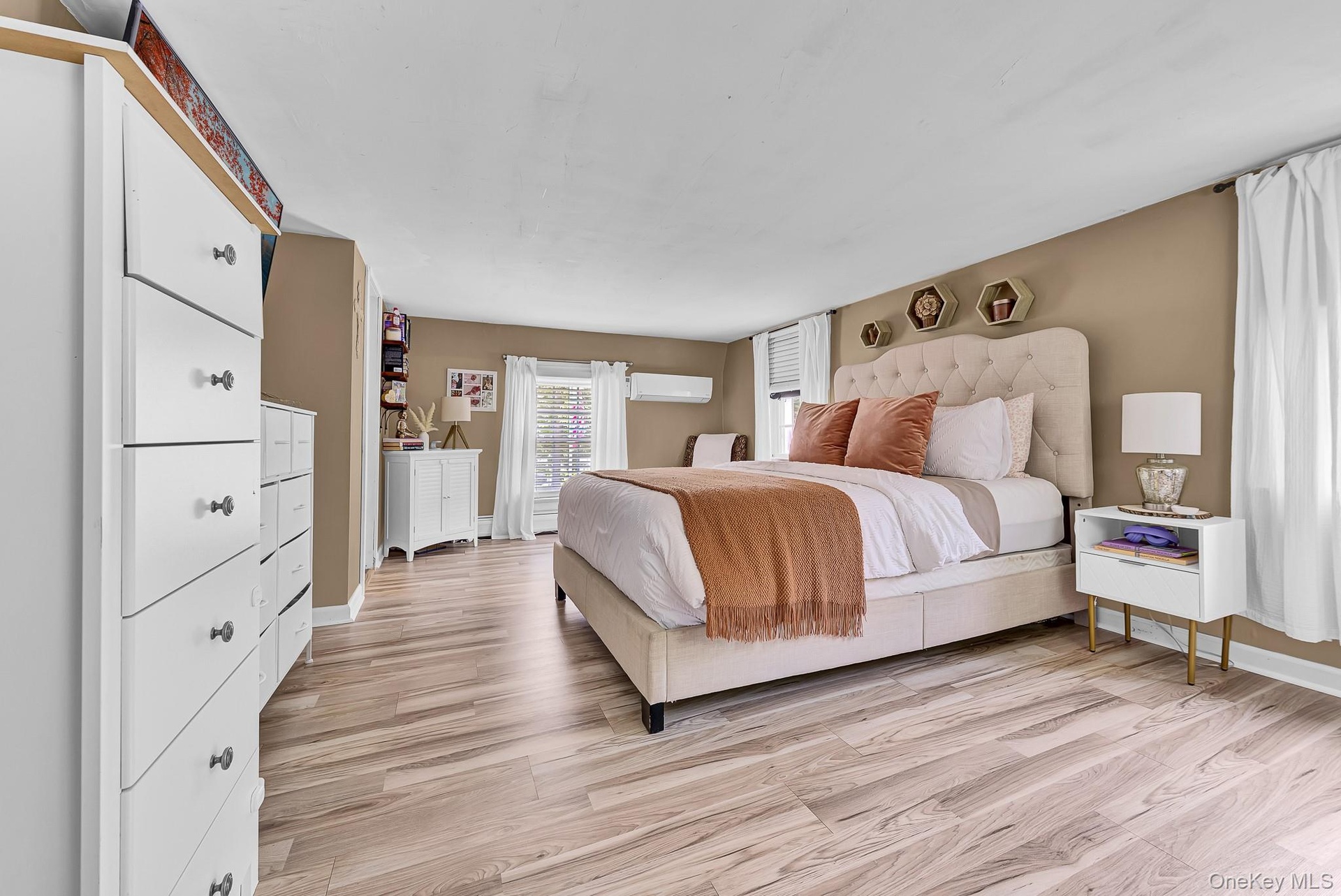Upstairs Bedroom 1