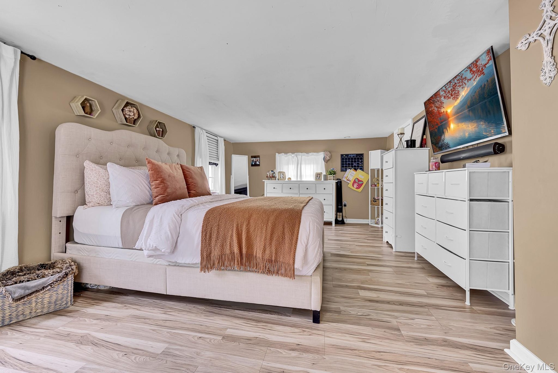 Upstairs Bedroom 1
