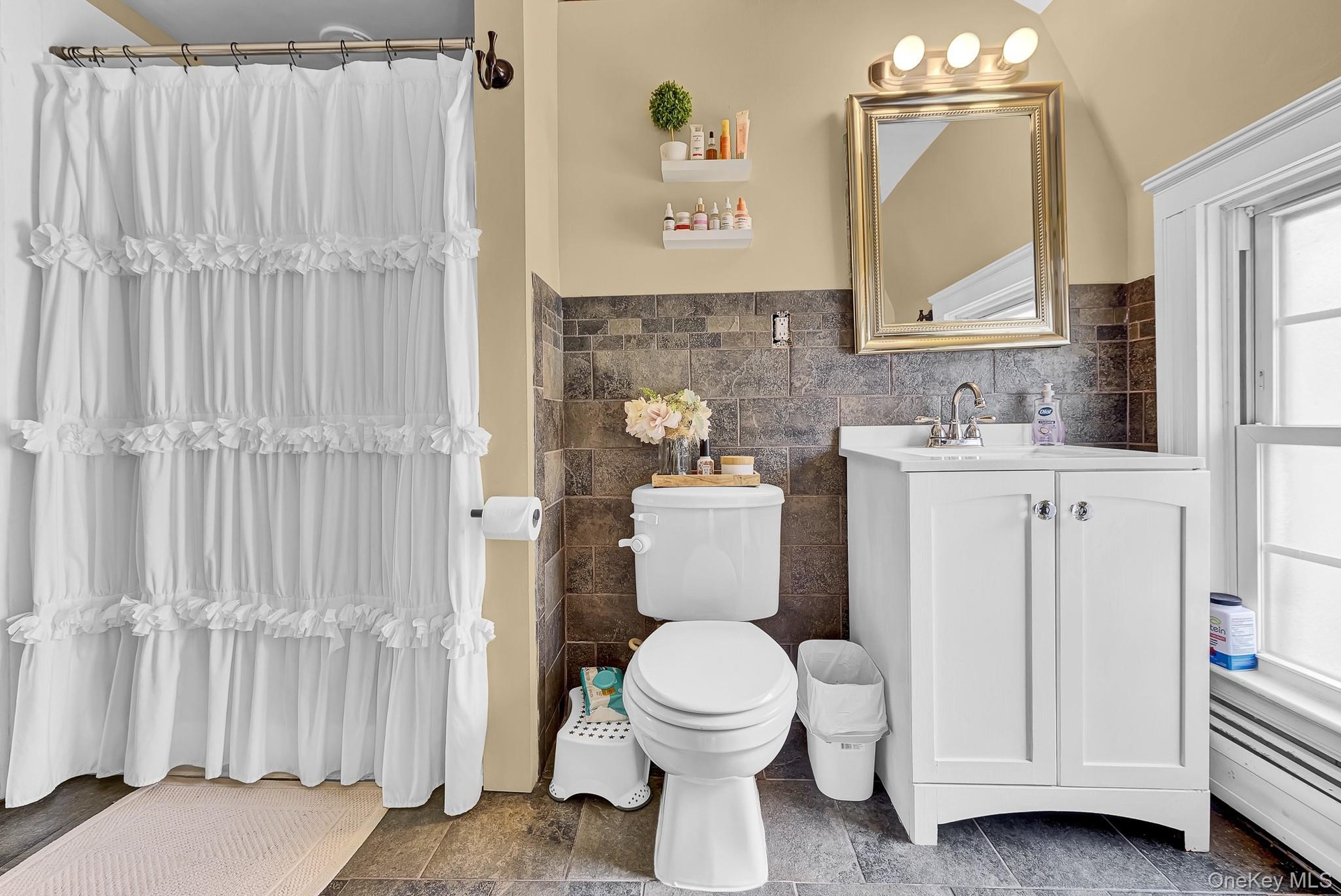 Upstairs Bedroom 1 En-suite Bathroom