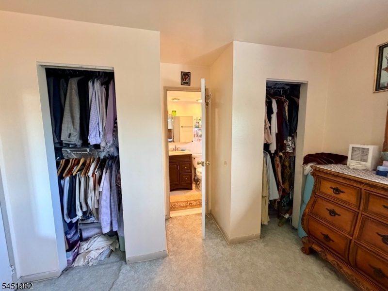 Br 1 closet to ba