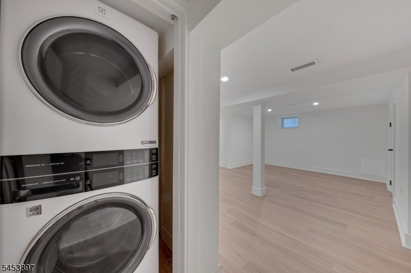 In-unit washer/dryer
