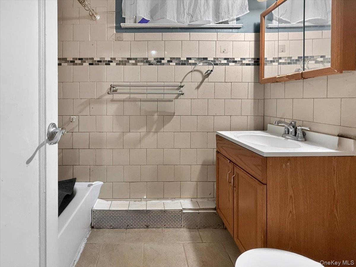 1st floor bathroom