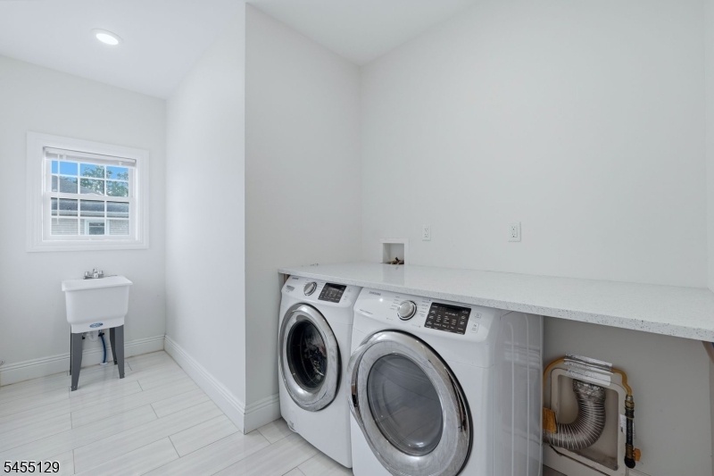 LAUNDRY SECOND FLOOR