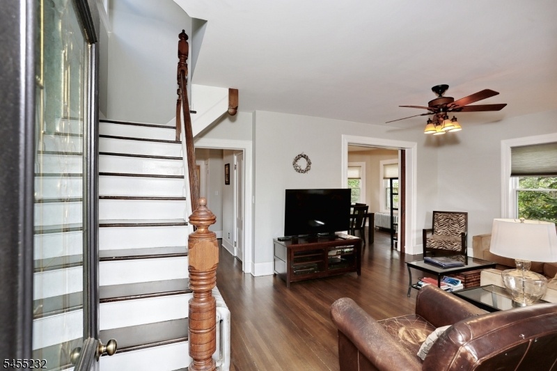 Sidehall Colonial