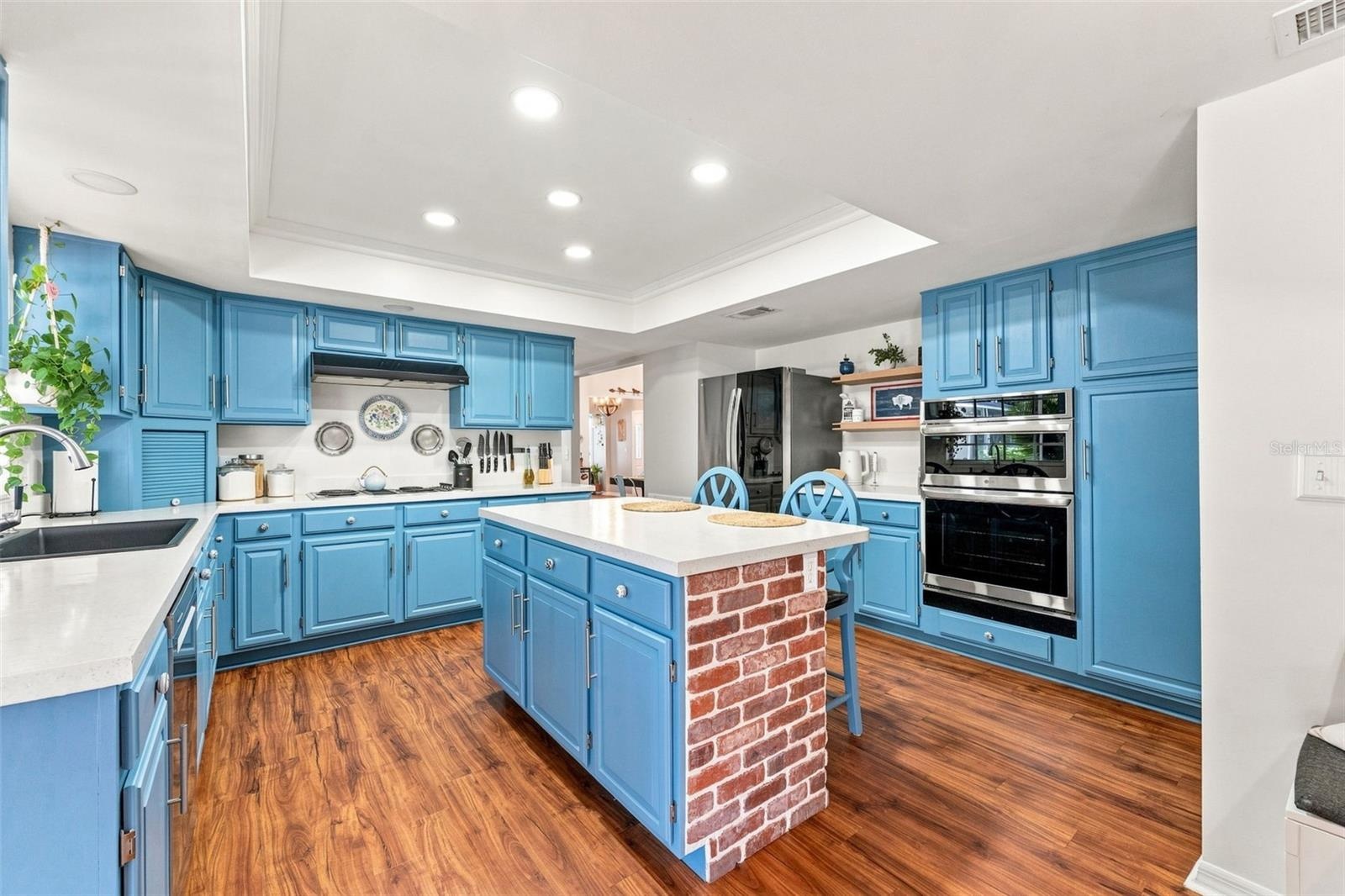 Kitchen with Central Island