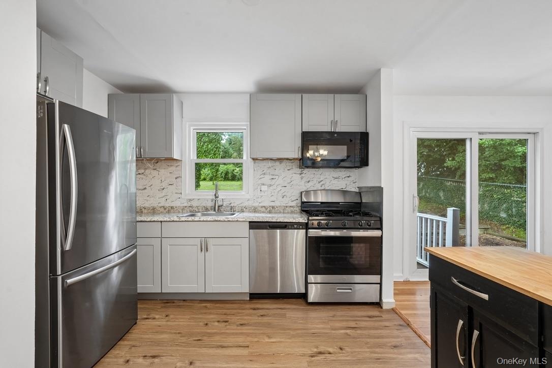 More of the stainless steel 3 year old appliances.