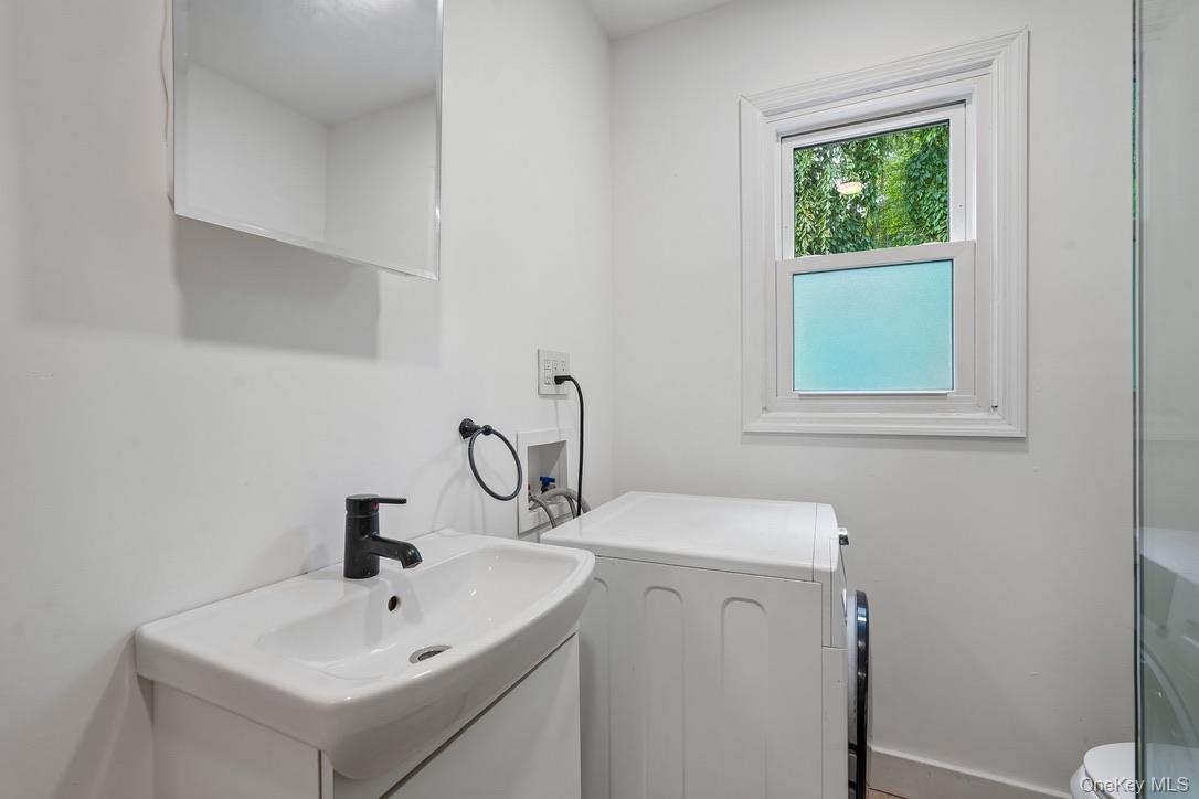 Main bathroom with washer/dryer combo unit