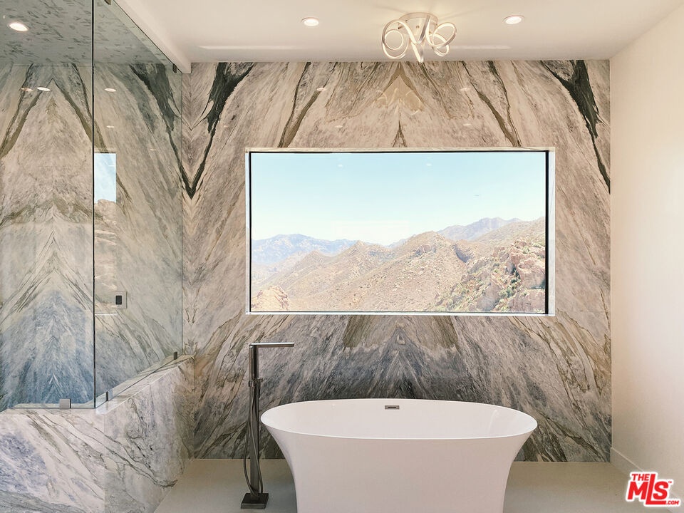 luxurious dream primary bath w