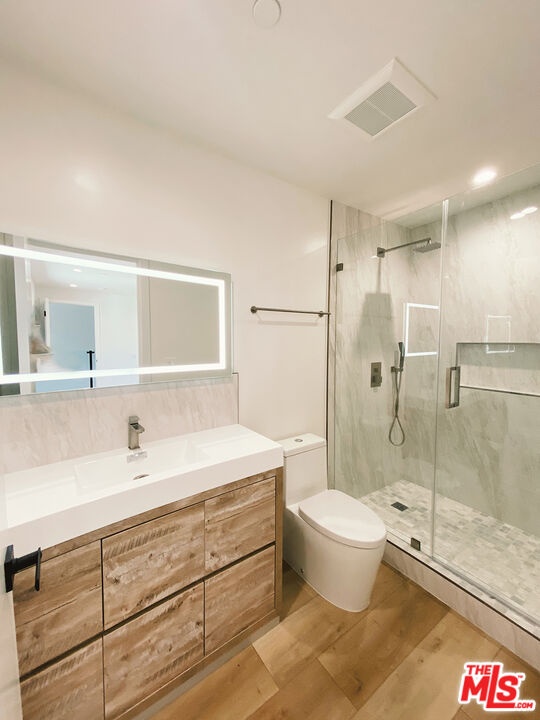 guest bath upstairs