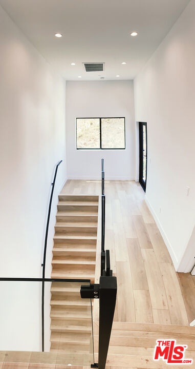 staircase leading up to the 2n