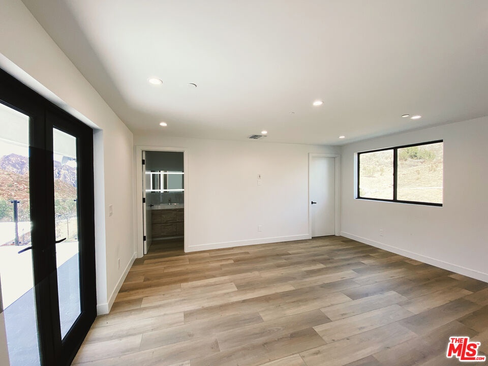 en-suite guest bedroom upstair