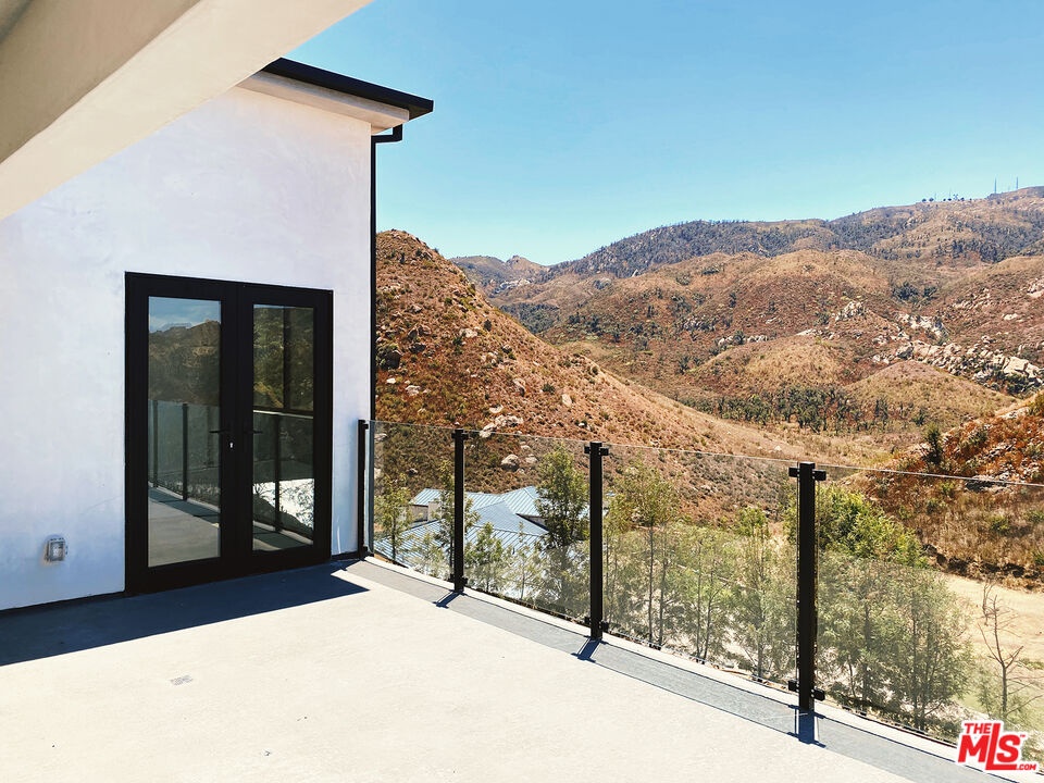 huge view deck