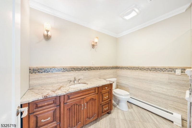 4 Full Modern Bathrooms!
