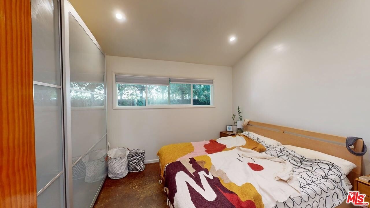 320 Grand bedroom