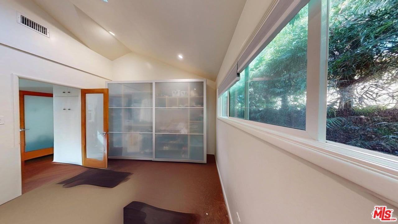 320 Grand bedroom 1.2