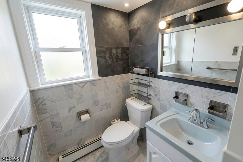 2ND FLOOR FULL BATH