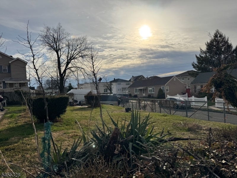 253 CRYSTAL ST VIEW