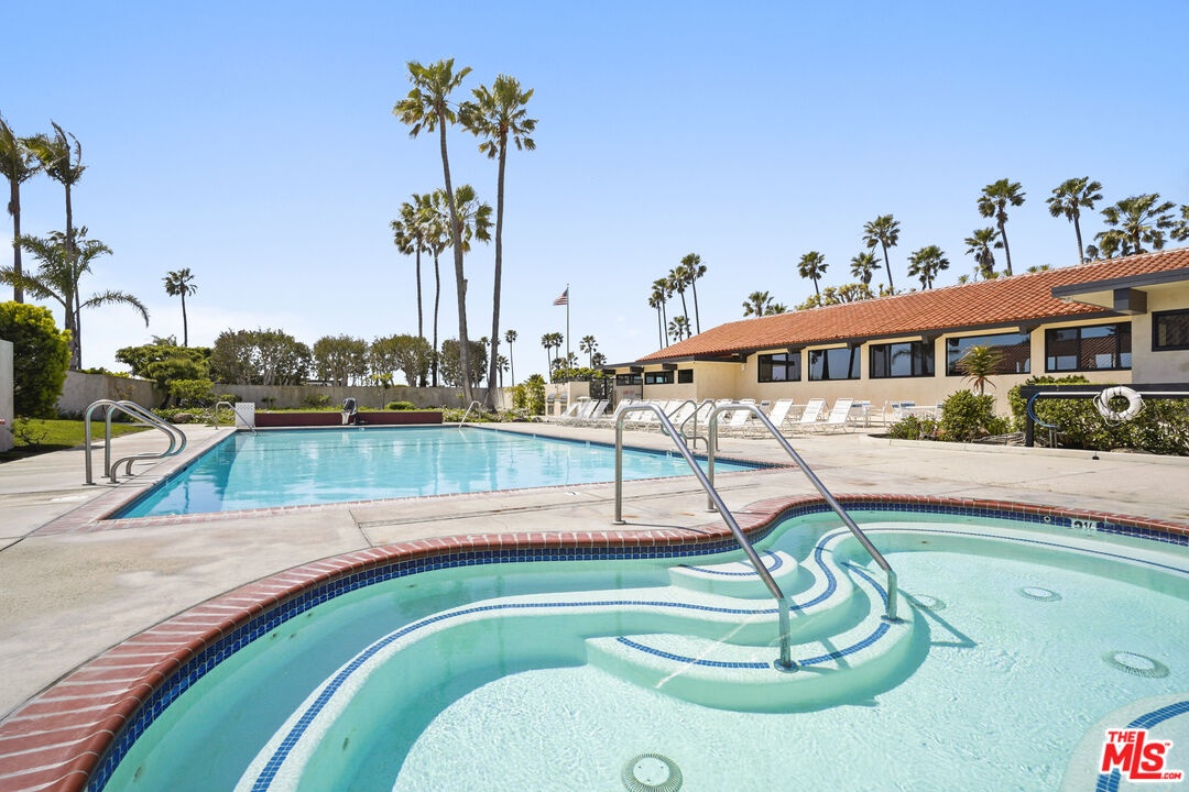 Community Pool & Spa