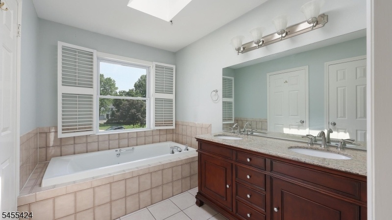 Primary Bath w/Double Sinks