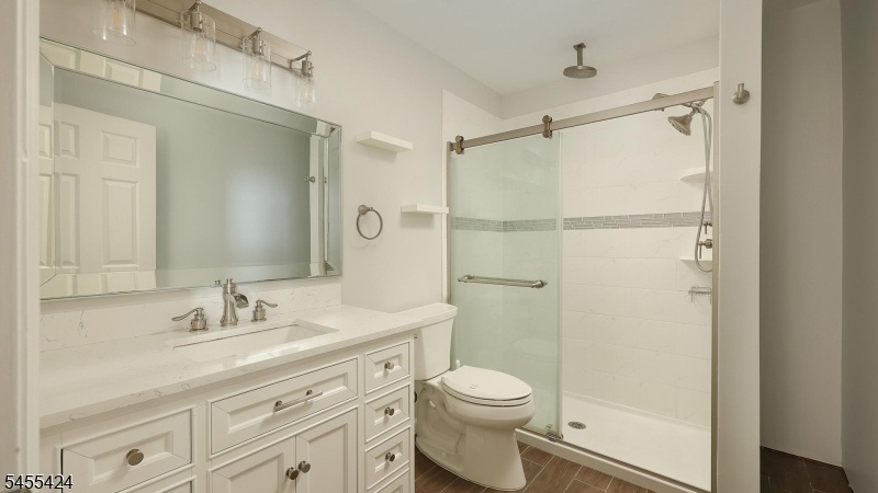 2nd Floor Full Bath