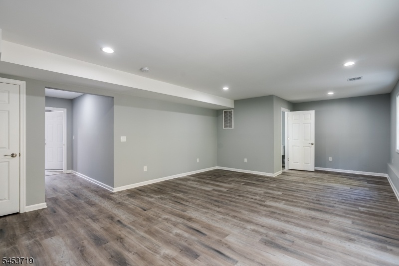 Ground Level w/walkout