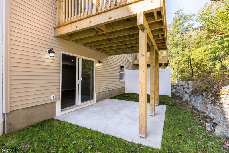 Private Deck / Patio