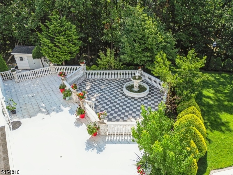 Outdoor Living on a Grand Sca