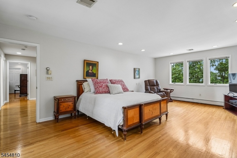 Luxurious Primary Suite