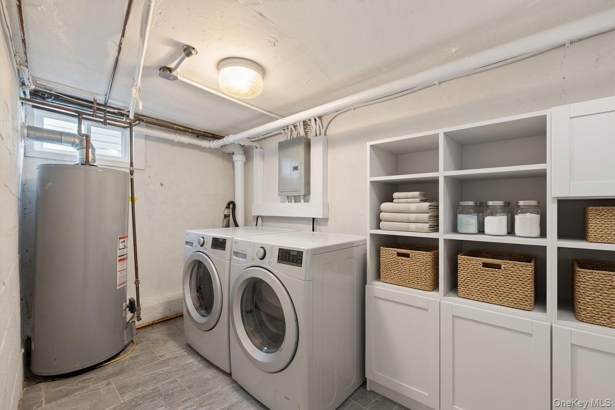Virtually staged laundry room