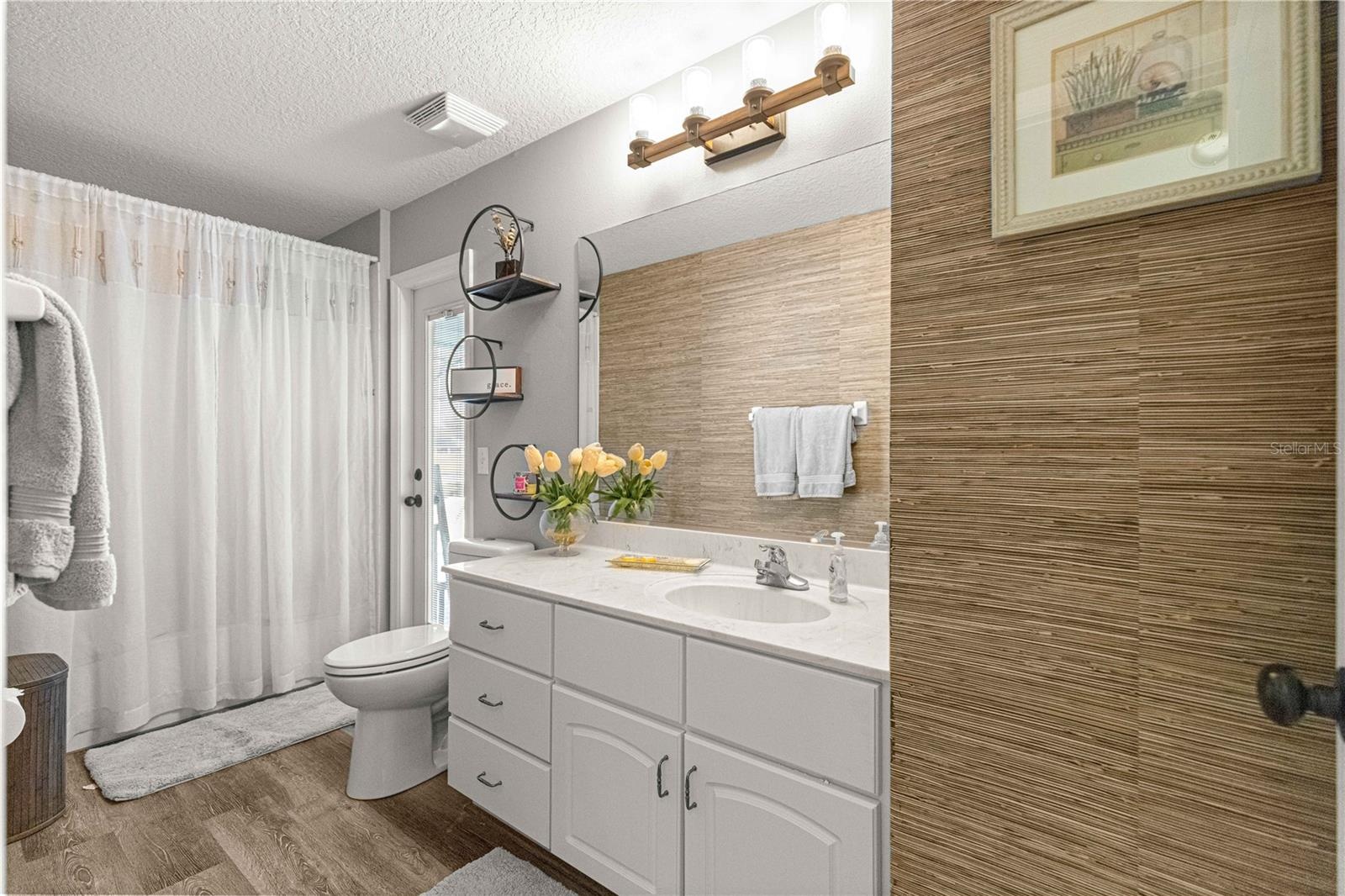 guest bath w/ door to pool area