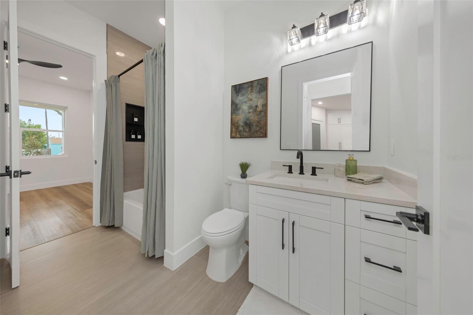 1SR FLOOR BATH