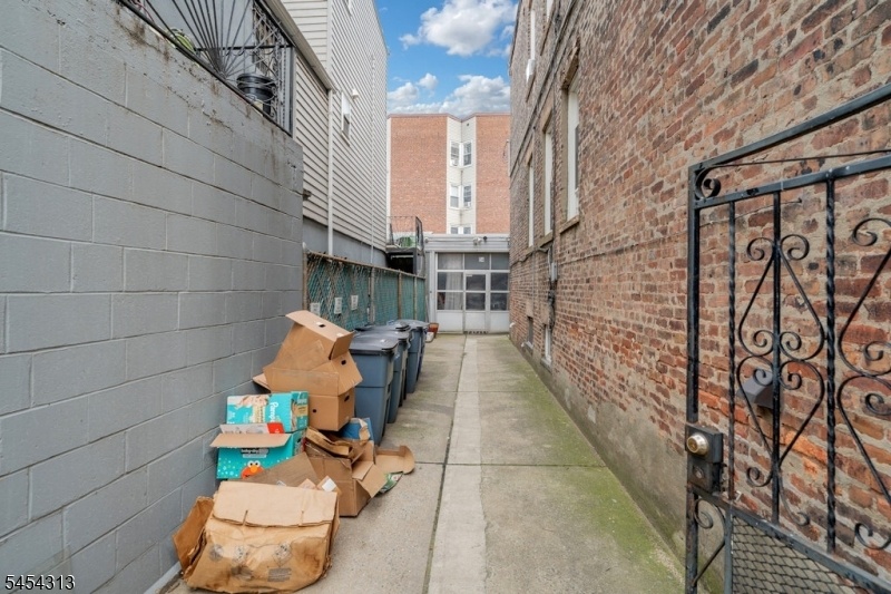 Driveway to Oversize Garage