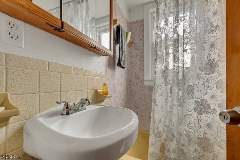 Apartment 2 - Bath Room