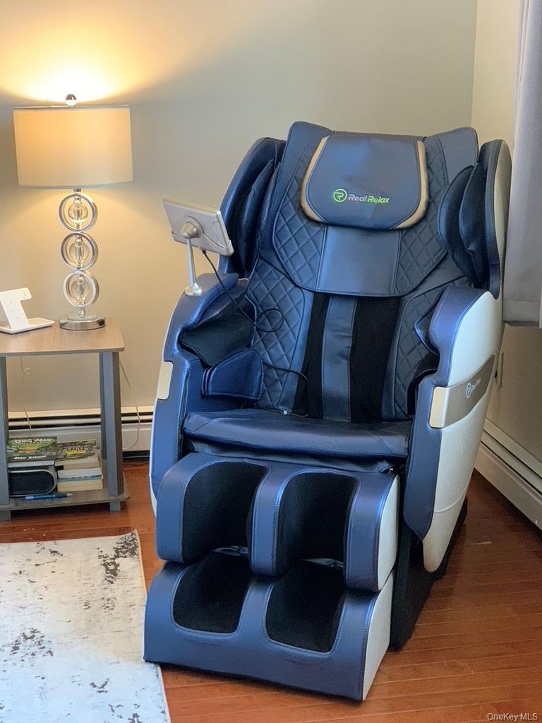 Full body massage chair