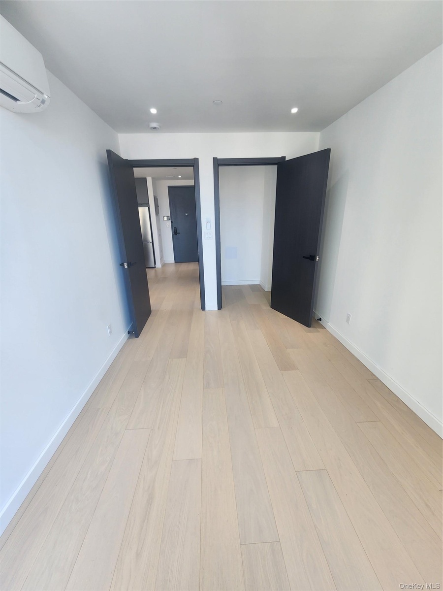 Spacious Bedroom with walk in closet