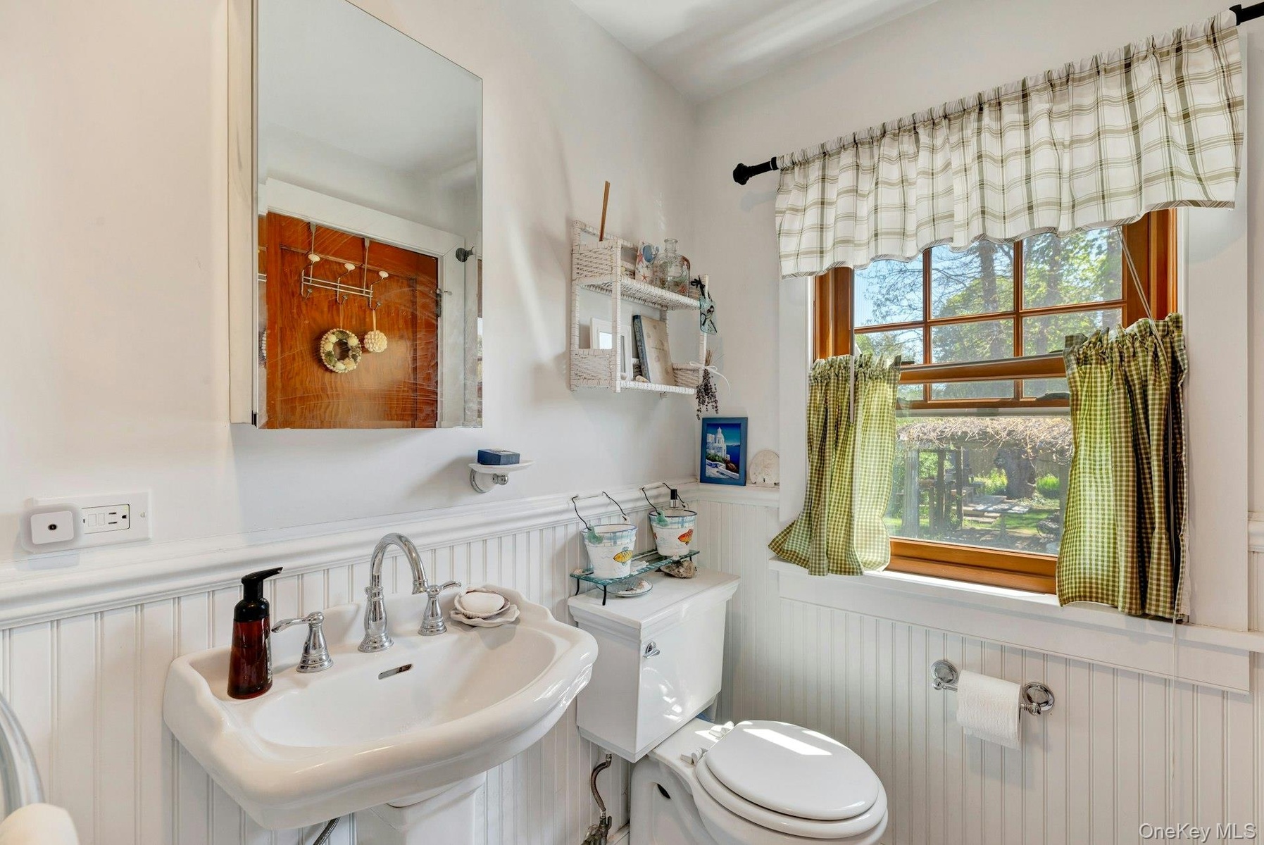 First Floor Bathroom - Photo 1