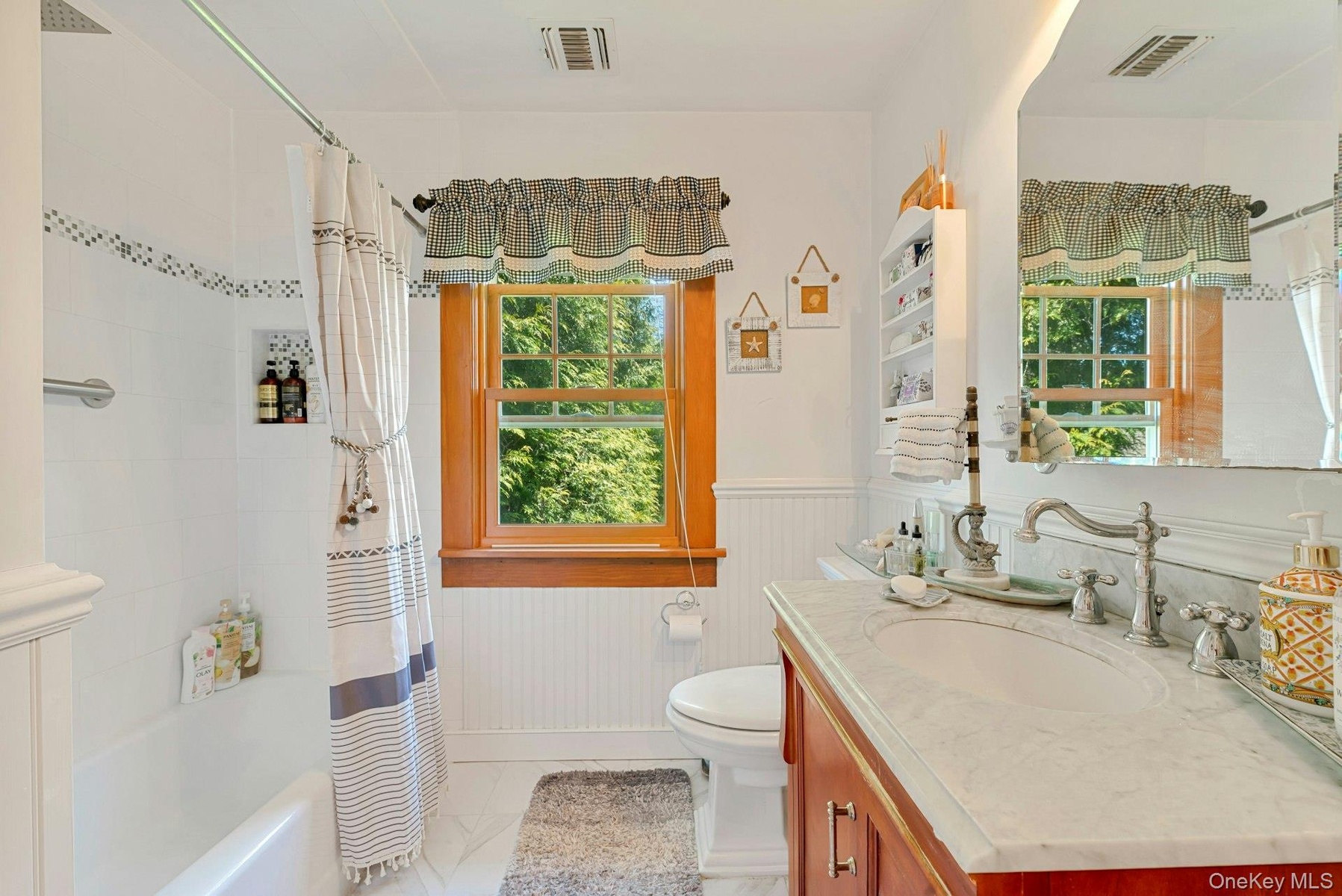 2nd Floor Hall Bath - Photo 1