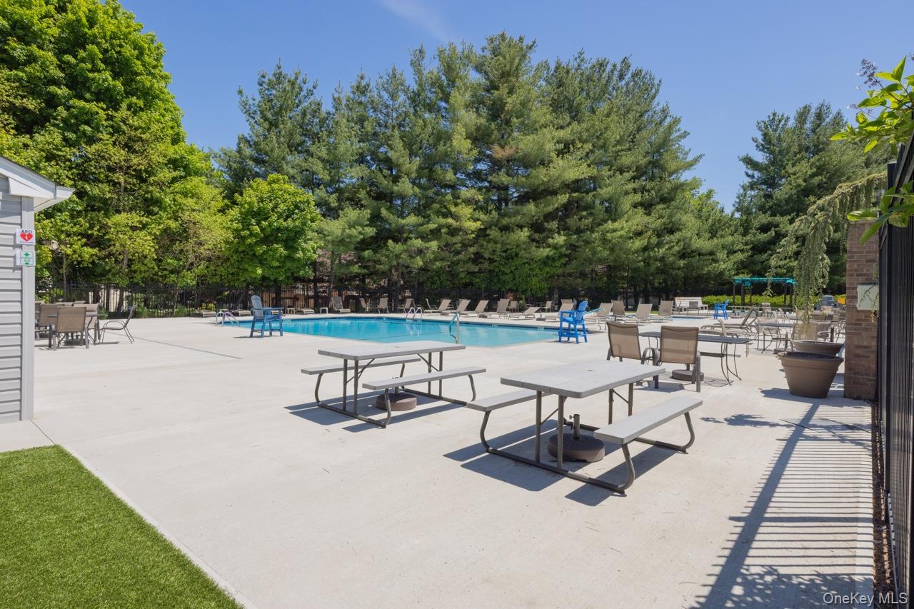 Knolls Community Pool