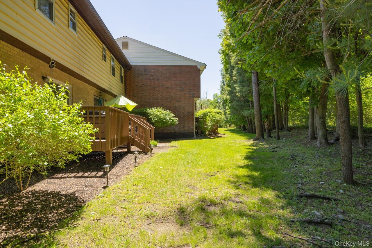 This is the best rear view in the complex. Nothing but nature!