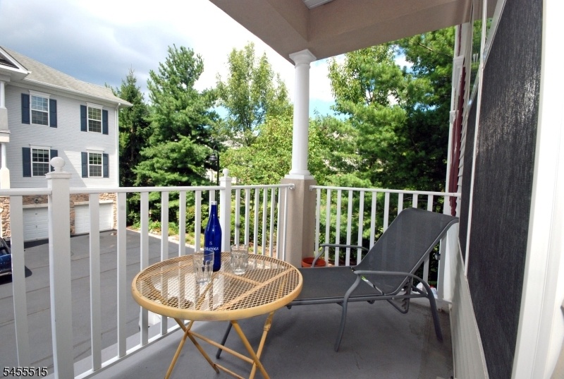 Balcony w/Scenic View